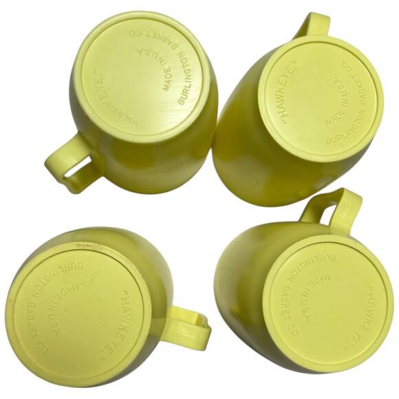 Vintage Hawkeye Yellow Divided Plates Mugs Picnic Set Burlington - Picture 3 of 16